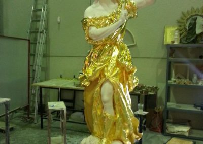 Dorado en oro fino de ley de figura alegórica de ángel. Obra del escultor Antonio Jesús Dubé. 1,85 metros