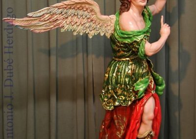 Dorado en oro fino de ley de figura alegórica de ángel. Obra del escultor Antonio Jesús Dubé